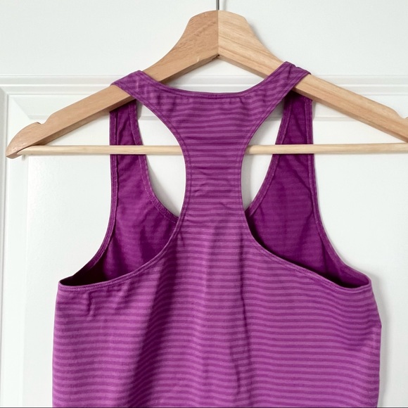 5/$35🍑 Like-New Under Armour Seamless Purple Mini-Stripe Workout Tank - Picture 4 of 5